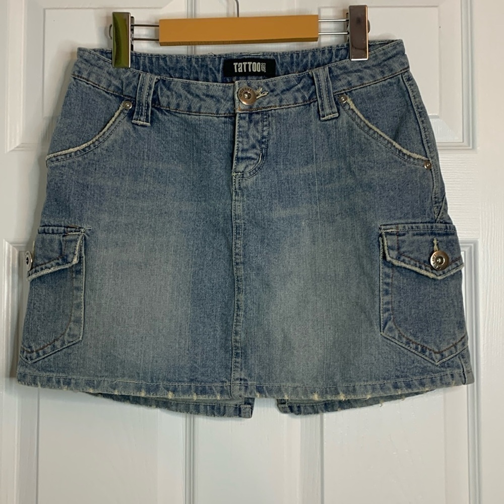 Tattoo Jeans Mini Jean Skirt Faded Denim Front Back Side Pockets Women’s Size 7